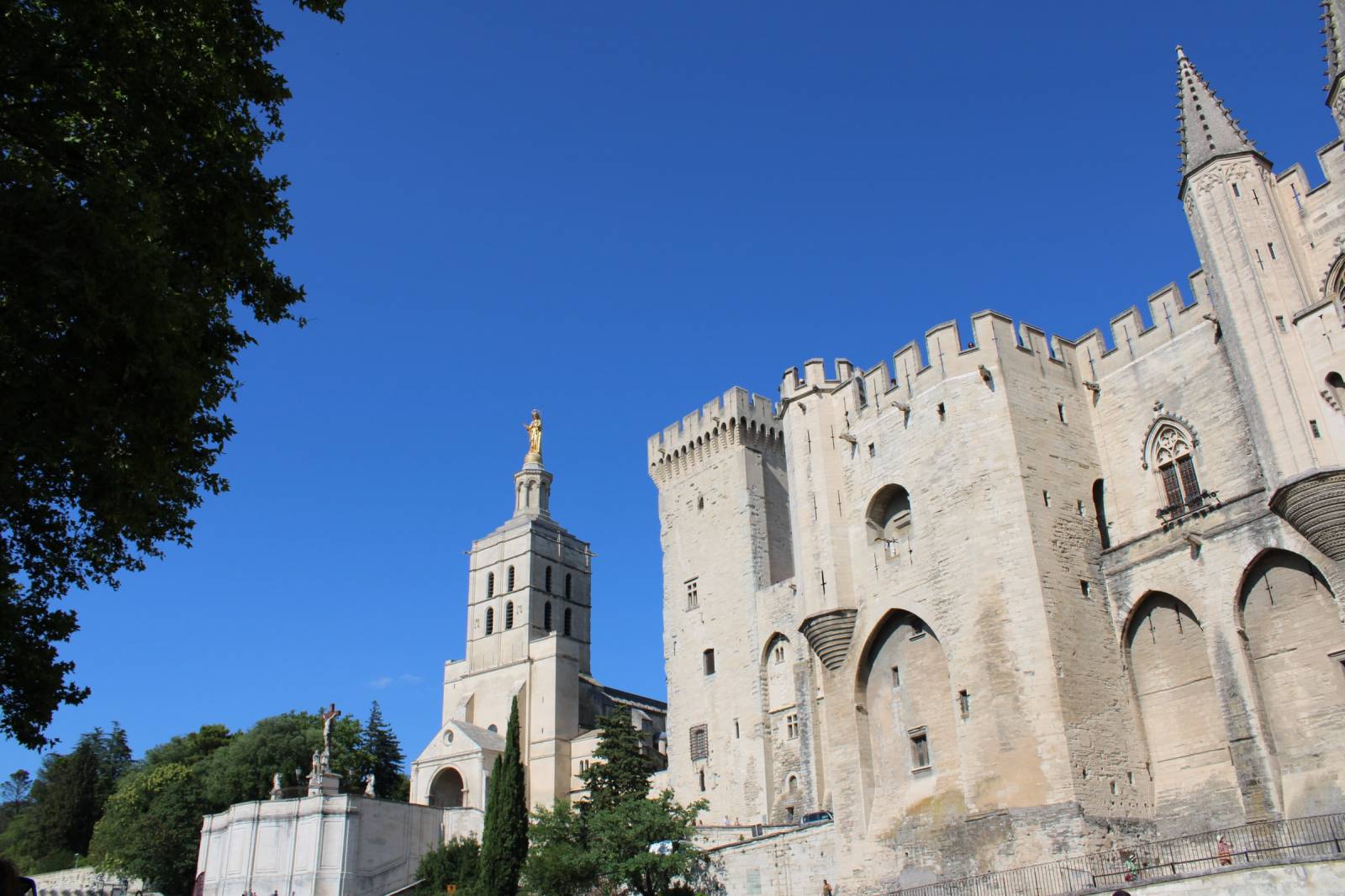 ou dormir proche palais des papes